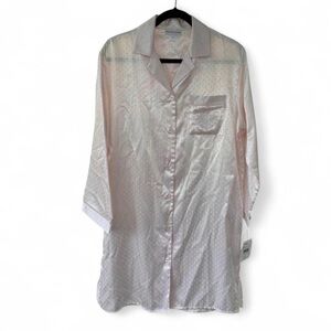 New with tags. Miss Elaine Pink Satin Jacquard Button-Down Nightgown – Size S